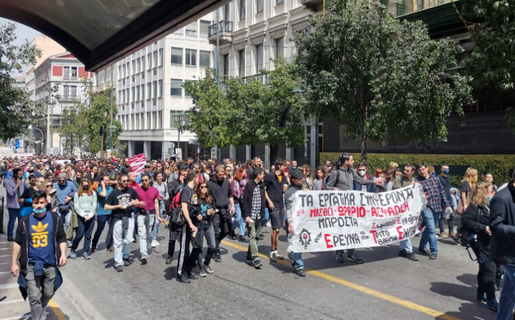 Απλήρωτη δουλειά, ανασφάλεια, εργασία-λάστιχο στην έρευνα