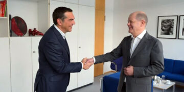 ΣΥΡΙΖΑ: Το τιμόνι «δεξιά» με στόχο το… κέντρο