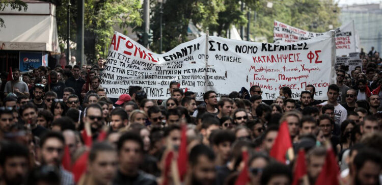 Φοιτητικό μπλοκ σε πορεία κατά του νόμου Κεραμέως