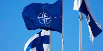 σημαίες Φινλανδίας και ΝΑΤΟ