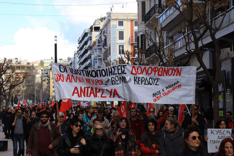 Ρωγμές αγώνων και ψήφου  στο γκρίζο της συναίνεσης