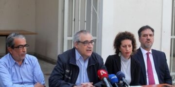 Αρχαιολόγοι: Απαίτηση για γκρέμισμα κάθε μαφιόζικης «Μυκόνου»