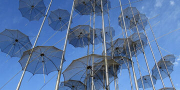 Οι ομπρέλες της παραλίας της Θεσσαλονίκης