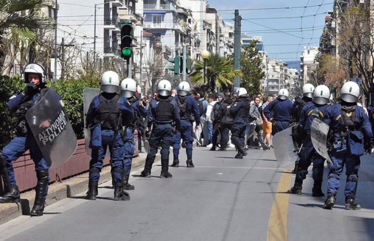 Κρεσέντο καταστολής με ξεκάθαρα μηνύματα
