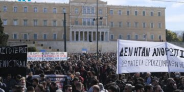 Τέμπη: Διάσπαση του αγώνα για δημόσιες μεταφορές