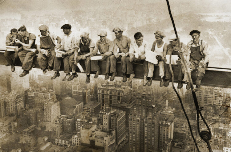 Ποιοι και πώς θέλουν  να εξαφανίσουν την εργατική τάξη;