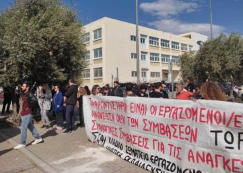 Νίκη για τους εργαζομένους στα φροντιστήρια Πουκαμισά ! (φωτο+βίντεο)