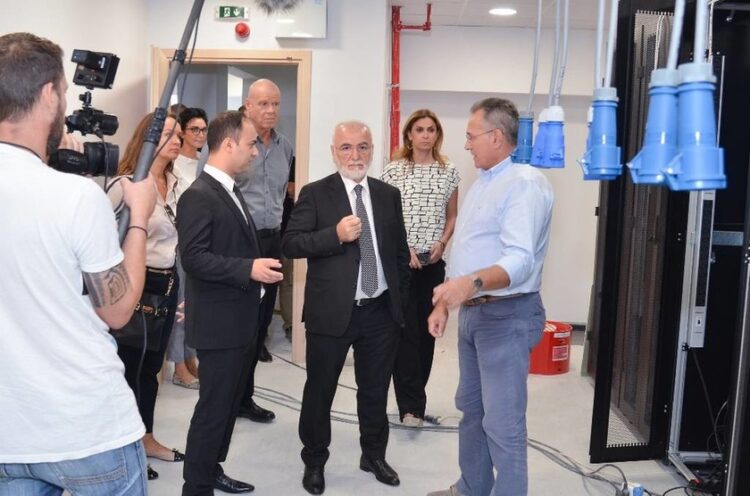 Επιταχύνεται η αναδιάταξη στο τηλεοπτικό τοπίο