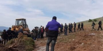 Κοζάνη: Άγριο χτύπημα κατοίκων που αντιδρούν σε θηριώδες φωτοβολταϊκό πάρκο (βίντεο)