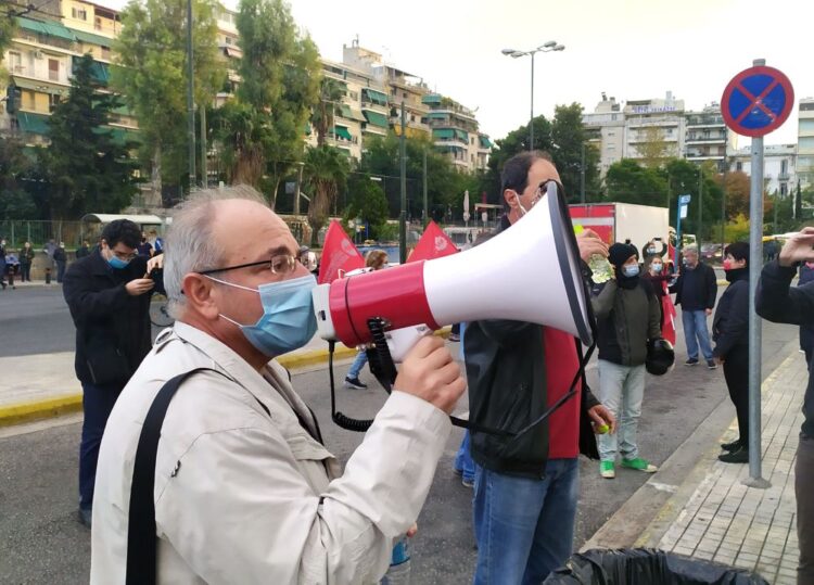 Ο ΣΥΡΙΖΑ σεντράρει, η ΝΔ σκοράρει