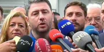 ΠΑΣΟΚ: Διμέτωπος και δίπορτο