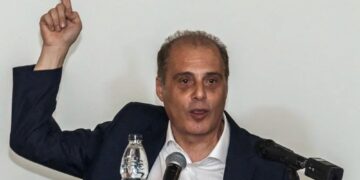 Βελόπουλος: «Ελληνική λύσσα» κατά δημοσίων υπαλλήλων
