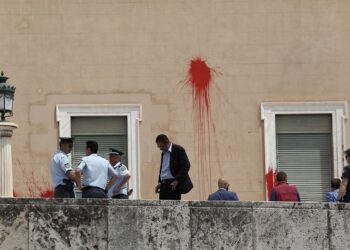ΑΝΤΑΡΣΥΑ: Προκλητική η καταδίκη μελών του Ρουβίκωνα για μπογιές