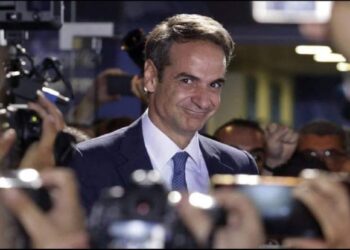 «Αγκαλιά» προς τις εκλογές τα κόμματα εξουσίας με τα ΜΜΕ