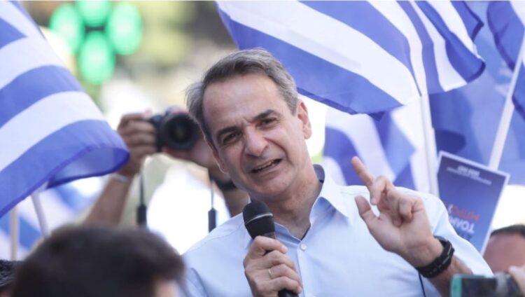 ΝΔ: Όλο και πιο δεξιά οδηγεί  την προεκλογική κούρσα