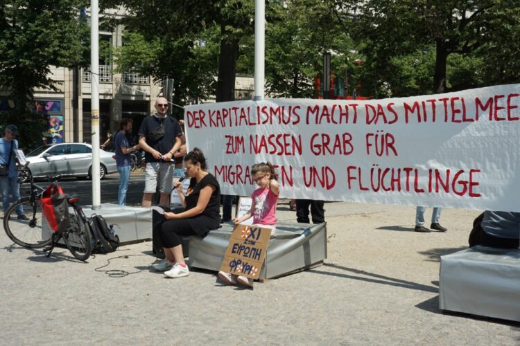 Κινητοποίηση στο Βερολίνο για το πολύνεκρο ναυάγιο νότια της Πύλου (φωτο)