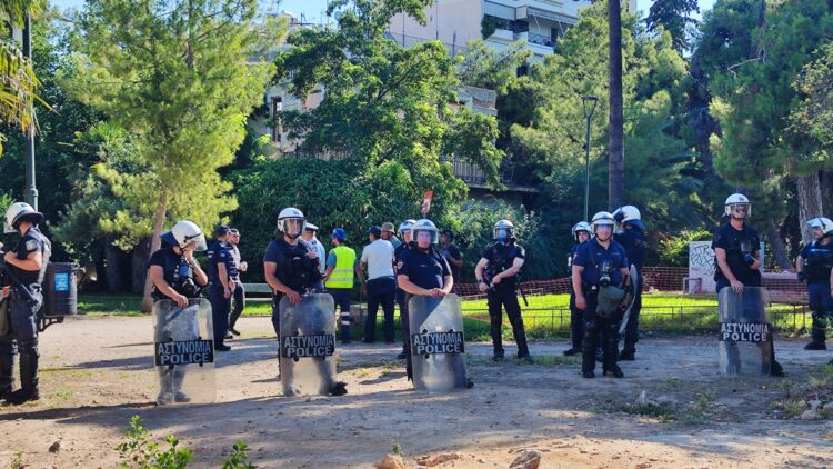 Πάρκο Δρακόπουλου: Αλλη μια ανάπλαση με… ΜΑΤ και εργολάβους (φωτο-βίντεο)