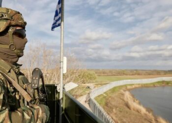 O στρατός και τα κυκλώματα δουλεμπόρων