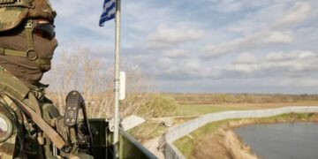 O στρατός και τα κυκλώματα δουλεμπόρων