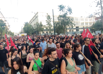 Μαζικές διαδηλώσεις, αιχμηρή απάντηση