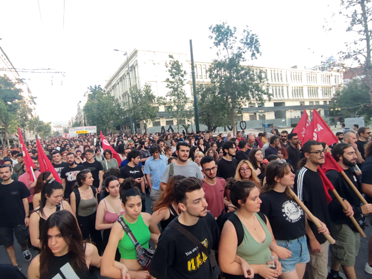 Μαζικές διαδηλώσεις, αιχμηρή απάντηση