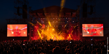 50 χρόνια Βασίλης Παπακωνσταντίνου, μισός αιώνας «χαιρετίσματα στην εξουσία»