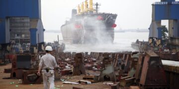 Ελευσίνα: Νεκρός 57χρονος εργάτης κάτω από τον καυτό ήλιο