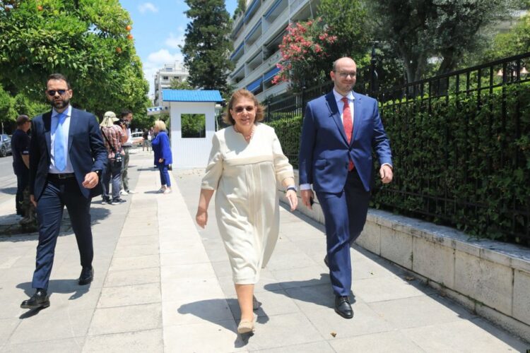 Μενδώνη η… αμετακίνητη