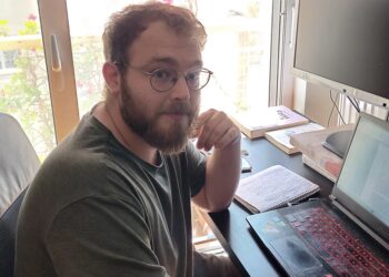 Aντριάν Εσπάνια Ερρέρα: Το Sumar είναι «προϊόν»  της διαπάλης στην Αριστερά