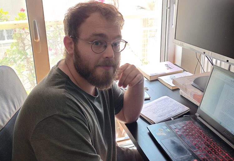 Aντριάν Εσπάνια Ερρέρα: Το Sumar είναι «προϊόν»  της διαπάλης στην Αριστερά