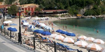 Η Αριστερή Παρέμβαση στην Ήπειρο καταδικάζει την επίθεση σε βάρος εργαζόμενου σε κεντρικό beach bar στη Πάργα