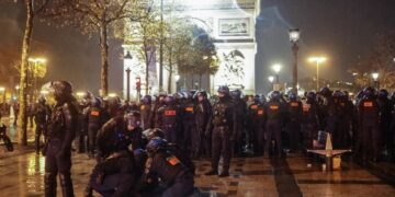 Άγρια καταστολή και φασισμός  στο οπλοστάσιο του Μακρόν