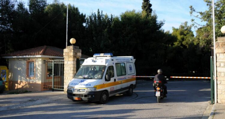 Αποκάλυψη: «Αρχαίο» ασθενοφόρο γεμάτο ασθενείς ανεφλέγη στην πύλη του Δρομοκαΐτειου