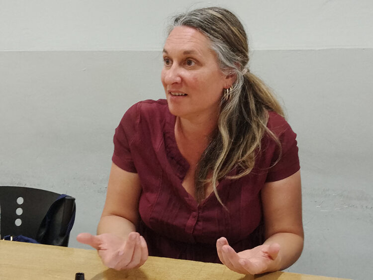 Ελέν Μπουσέλ: Η βία του συστήματος κυριαρχεί παντού