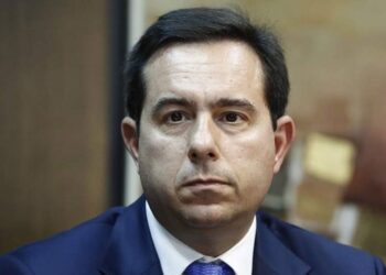«Μπάζει  νερά» η κυβέρνηση
