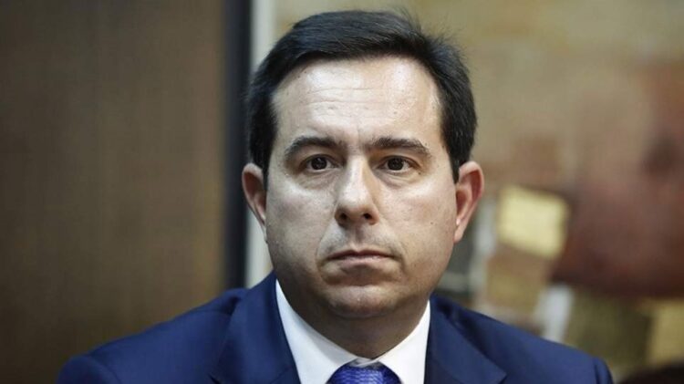 «Μπάζει  νερά» η κυβέρνηση