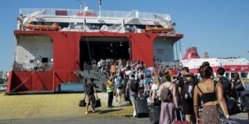 Ακτοπλοϊκά εισιτήρια: Τιμές «φωτιά» και κοροϊδία στα ύψη