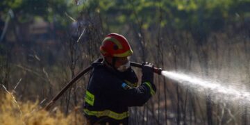 Πυρόσβεση: Θεατές στο ίδιο χιλιοπαιγμένο έργο