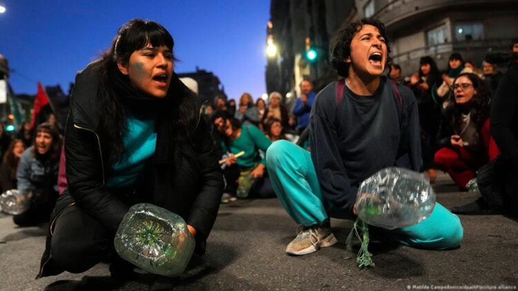 Γιατί το Μοντεβιδέο ξεμένει από πόσιμο νερό