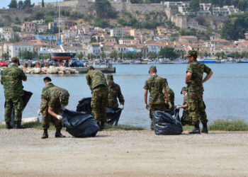 H «θητεία-ευκαιρία» του Δένδια και η εργασιακή εκμετάλλευση