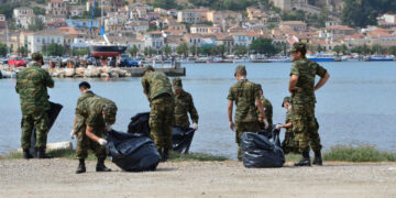 H «θητεία-ευκαιρία» του Δένδια και η εργασιακή εκμετάλλευση