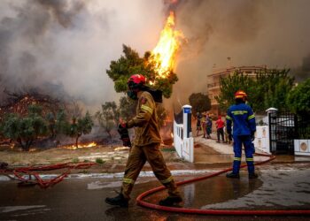 Πολλαπλά πύρινα μέτωπα σε Αττική, Εβρο, Ροδόπη, Εύβοια – Εγκλημα κυβέρνησης – ΕΕ στη Δαδιά με δεκάδες νεκρούς μετανάστες