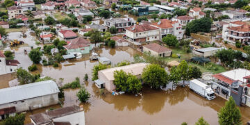 Θεσσαλία: Χάος και εγκατάλειψη στα λασπόνερα