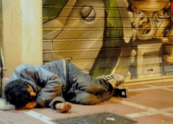 Από το σύστημα που αρρωσταίνει, σε μια κοινωνία που φροντίζει