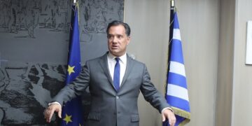 Νέα μισθωτή σκλαβιά: 13ωρο, 6ήμερο και δουλειά με… sms