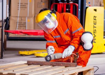 Κοροϊδία με τις τριετίες: Πετάνε στα σκουπίδια 11 χρόνια δουλειάς – Εάν αυξηθεί η ανεργία θα τις… ξανακαταργήσουν