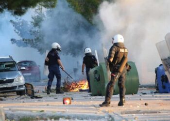 «Θερμή» υποδοχή Μητσοτάκη στην Περιφέρεια Θεσσαλίας