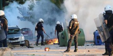 «Θερμή» υποδοχή Μητσοτάκη στην Περιφέρεια Θεσσαλίας