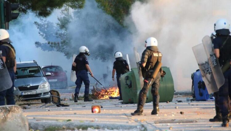 «Θερμή» υποδοχή Μητσοτάκη στην Περιφέρεια Θεσσαλίας