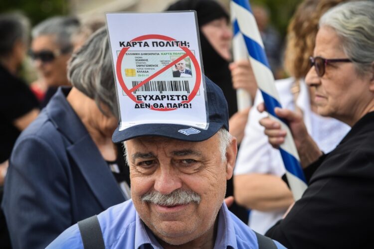 Νέα ταυτότητες, παλιά πρόσωπα